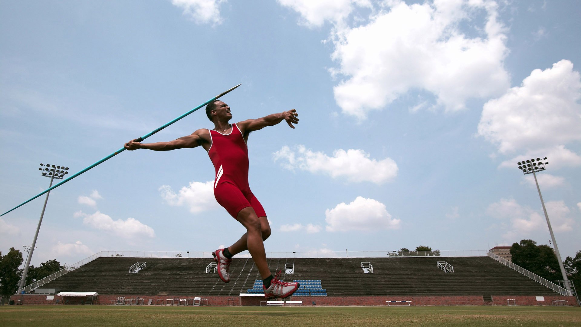 朱婷鼓励球迷现场为队伍加油，朱婷发文致谢